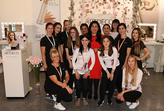 ARTDECO Unternehmenskommunikationschefin Nagia El-Sayed und die ARTDECO und ANNY Teams auf dem 2. Glamour Beauty Festival am 02.+03.06.2018 in München (©Foto: Martin Schmitz)